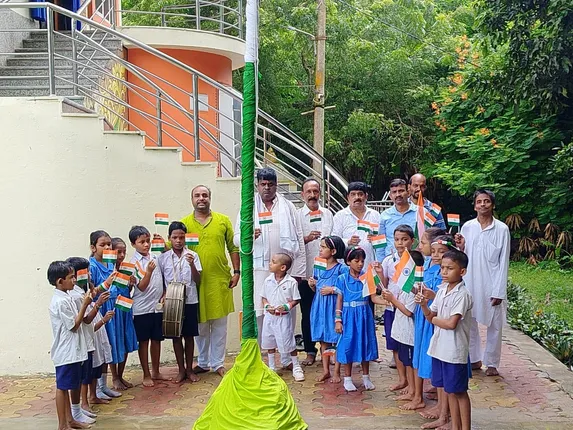 8b6ddb15-eb20-4e26-9706-d36ceef5e72a