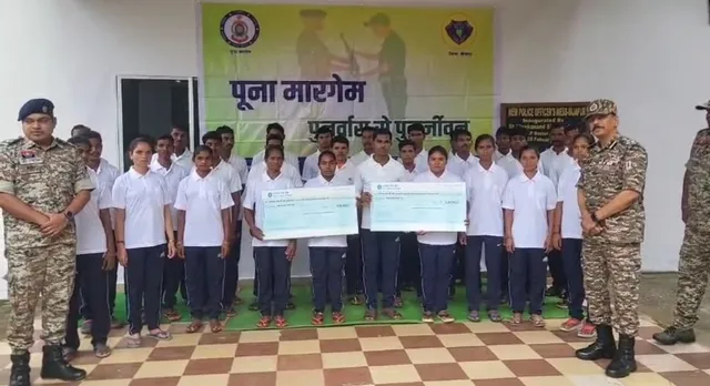 Mkg 30 naxal surrender (1)