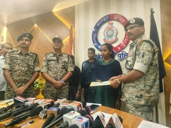 Mkg 4 naxal surrender