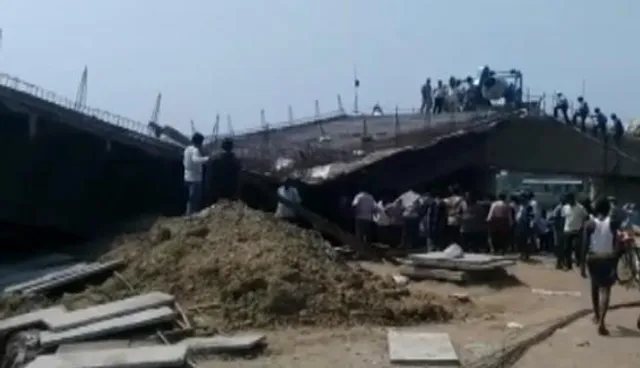 ବରଗଡ଼: ବିଜୁ ସେତୁ ଭୁଶୁଡ଼ିବା ଘଟଣାରେ ସହକାରୀ ଯନ୍ତ୍ରୀ ଓ କନିଷ୍ଠ ଯନ୍ତ୍ରୀ ଥାନାରେ ଅଟକ