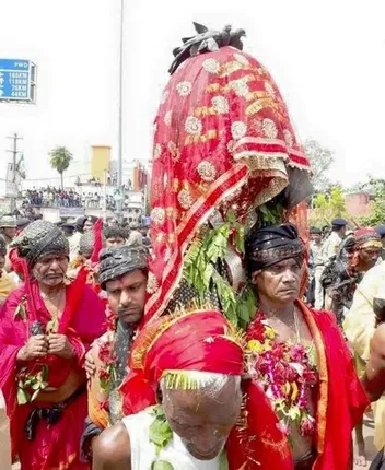 ଛତରଯାତ୍ରା ସମ୍ପନ୍ନ : ରାଜପଥ ରକ୍ତ ରଞ୍ଜିତ