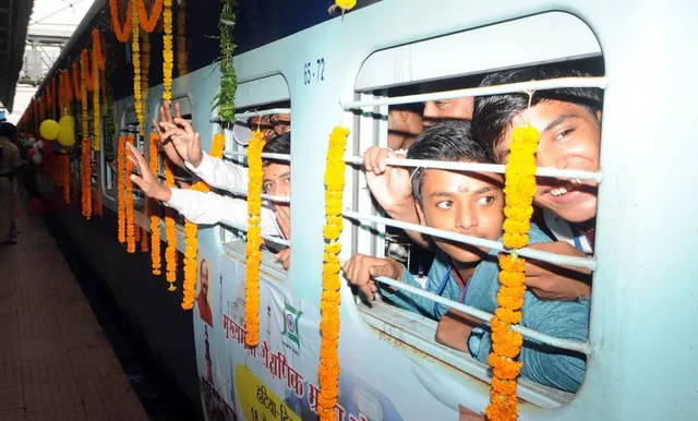 ପାର୍ବଣ ଋତୁ ପାଇଁ ଚାଲିବ ୪୦୦୦ ସ୍ୱତନ୍ତ୍ର ଟ୍ରେନ୍‌