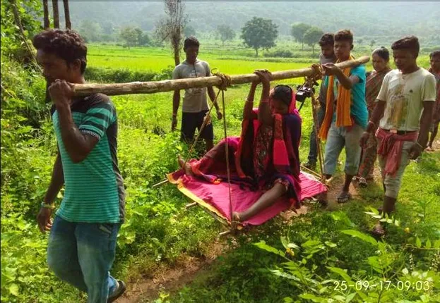 ଜୟପୁର: ପୁଣି ଭାରରେ ବୁହାହେଲେ ଆସନ୍ନପ୍ରସବା