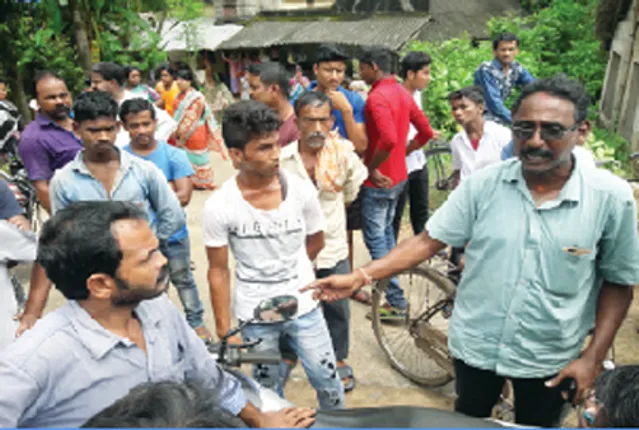 ଦୁଇ ଯୁବକଙ୍କୁ ରାସ୍ତାରେ ପିଟିଲେ