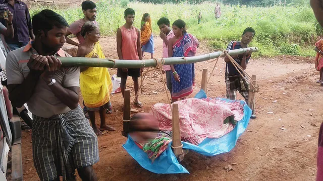 କମୁନି ଜନନୀ ଯାତନା : ଭାରରେ ବୁହାହେଲେ, ରାସ୍ତାରେ ପ୍ରସବ