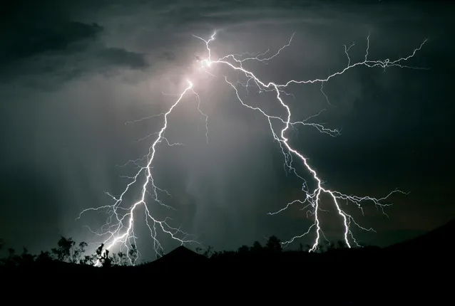 ବଜ୍ରାଘାତରେ ଜଣେ ମୃତ, ୨ ଗୁରୁତର