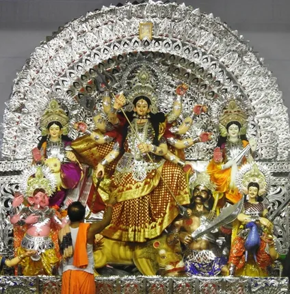 ନ୍ୟୁ ଏଜି କଲୋନୀ: ରୁପେଲି ମେଢ଼ରେ ପୂଜା ପାଉଛନ୍ତି ମା’ ଦୁର୍ଗା