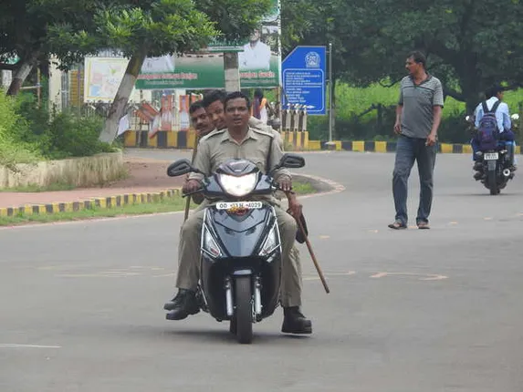 ରାଜଧାନୀରେ ପୁଲିସଙ୍କ ନିୟମ ଭଙ୍ଗ (ବିଭୂତି)