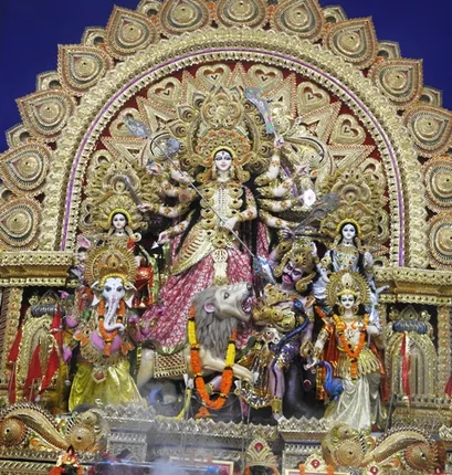 ରସୁଲଗଡ଼ରେ ମା’ ଦୁର୍ଗାଙ୍କ ପାଇଁ ସୁନେଲି ମେଢ଼ର ସାଜସଜା