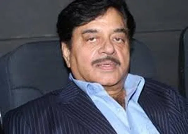 ଯଶଓ୍ଵନ୍ତଙ୍କୁ ସମର୍ଥକ କରୁଥିବା କହି ନିଅାଁରେ ଘିଅ ଢାଳିଲେ ପୂର୍ବତନ କେନ୍ଦ୍ରମନ୍ତ୍ରୀ ଶତ୍ରୁଘ୍ନ