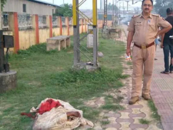 ଦଶହରା ମେଳା ଦେଖି ଫେରୁଥିବା ସମୟରେ ଟ୍ରେନ୍‌ରେ କଟି ଗୋଟିଏ ପରିବାରର ୪ଜଣଙ୍କ ମୃତ୍ୟୁ