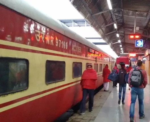 ରେଳ ଟିକେଟ୍‌ କ୍ୟାନ୍‌ସଲ୍‌ କଲେ କେତେ ଟଙ୍କା କାଟିଥାନ୍ତି କେନ୍ଦ୍ର ସରକାର!