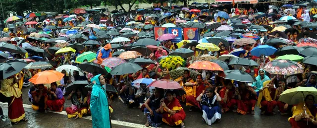 ବିଧାନସଭା ସମ୍ମୁଖରେ ଅଙ୍ଗନଓ୍ଵାଡି କର୍ମୀଙ୍କ ଧାରଣା(ବିଭୂତି)