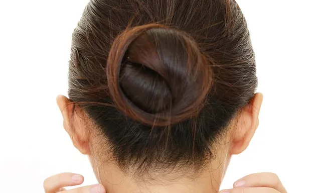 ବାଦାମୀ କେଶକୁ କଳା କରିବାକୁ ନିର୍ଦ୍ଦେଶ ଦେଇଥିବା ସ୍କୁଲ୍‌ ବିରୋଧରେ ଜାପାନୀ ଛାତ୍ରୀଙ୍କ ଅଭିଯୋଗ