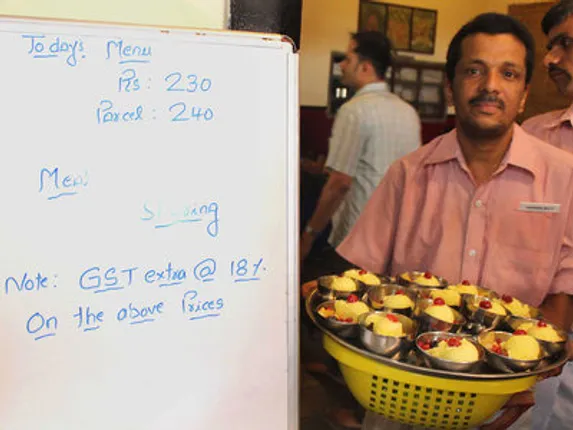 ରେସ୍ତୋରାଁ ଏବଂ କ୍ଷୁଦ୍ର ବ୍ୟବସାୟ ଉପରୁ ଜିଏସ୍‌ଟି କାଟ ହେଉ: ପ୍ୟାନେଲ୍‌