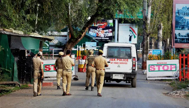 ପୁଲିସ୍‌ ଚାକିରି ପିତା: ଲସ୍କର-ଏ-ତୋଇବାରେ ଯୋଗ ଦେଲେ କନ୍‌ଷ୍ଟେବଲ୍‌