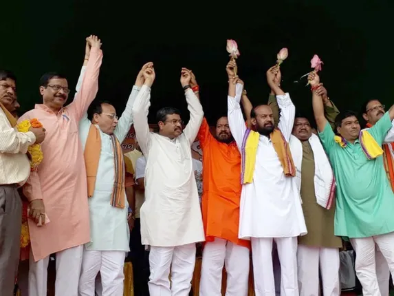 ପଦ୍ମ ପୋଖରୀରେ ଅଶୋକ