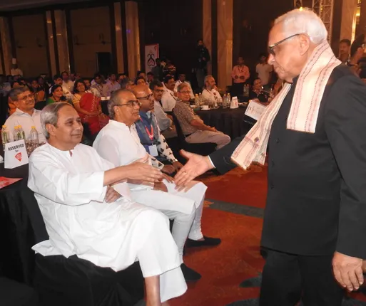 ଏକ ଘରୋଇ କାର୍ଯ୍ୟକ୍ରମରେ ମୁଖ୍ୟମନ୍ତ୍ରୀଙ୍କ ସହିତ ହାତ ମିଳାଇବା ପାଇଁ ଯାଉଛନ୍ତି ବିରୋଧ ଦଳ ନେତା