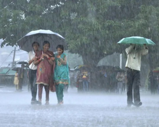 ଆଗାମୀ ୪୮ଘଣ୍ଟା ମଧ୍ୟରେ ପ୍ରବଳ ବର୍ଷା ସମ୍ଭାବନା