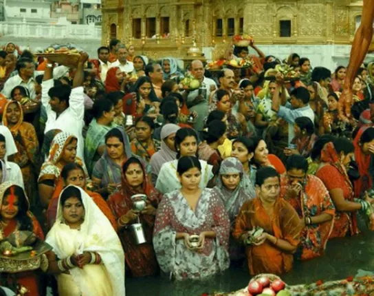 ରାତି ଅଧରେ ଦଲାଲ ଛୁ: କୋଲକାତାରେ ବନ୍ଧା ପଡ଼ିଲେ ୭୦ ତୀର୍ଥଯାତ୍ରୀ