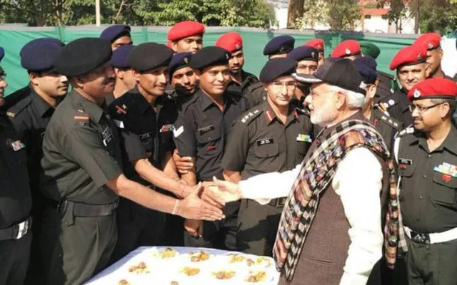 ସୈନିକଙ୍କ ସହିତ ଏଲଓସିରେ ଦୀପାବଳି ପାଳିଲେ ମୋଦି