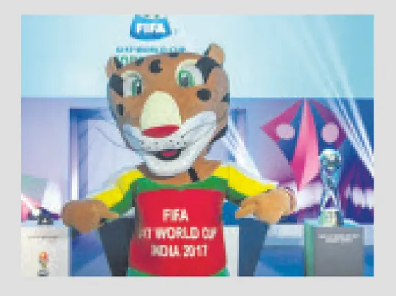 ପ୍ରଥମ ଥର ପୁରୁଷଙ୍କ ସହ ମହିଳା ରେଫରି