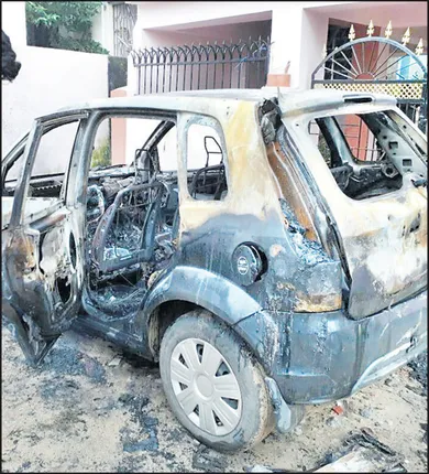 ଭୁବନେଶ୍ୱର: ଘରେ ଥୁଆ ହୋଇଥିବା ବେଳେ କାର୍‌ରେ ଲାଗିଗଲା ନିଆଁ