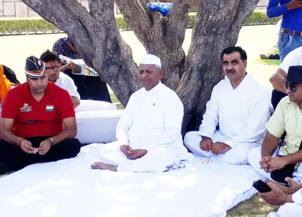 ୧୦ଟି ଦାବି ନେଇ ପୁଣି ଥରେ ସତ୍ୟାଗ୍ରହରେ ବସିଲେ ଆନ୍ନା ହଜାରେ