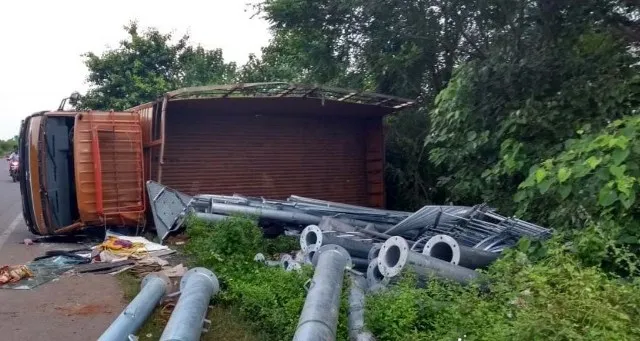 ମାଲବାହୀ ଟ୍ରକ୍‌ ଓଲଟି ୩ ମୃତ