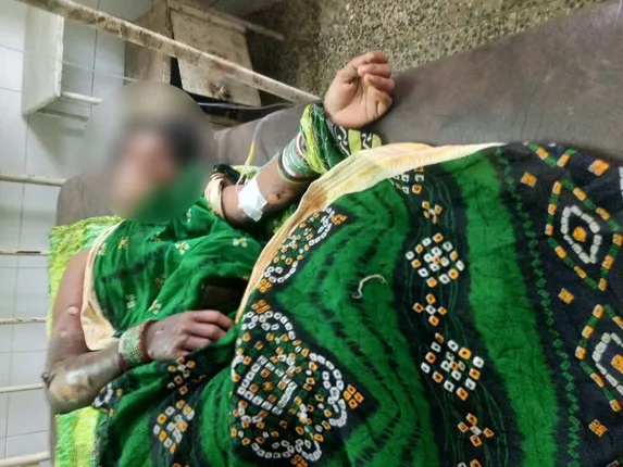 ପ୍ରେମ ପାଗଳର ଉନ୍ମତ୍ତ କାଣ୍ଡ : ଘର ସହ ଯୁବତୀଙ୍କୁ ଜିଅନ୍ତା ଜାଳିଦେବାକୁ ଉଦ୍ୟମ