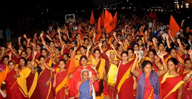 ଦାମଙ୍କ କାଟାକ୍ଷ ପାଇଁ ଶିଶୁ ଭବନ ଛକ ସମ୍ମୁଖରେ ଅଙ୍ଗନବାଡି କର୍ମୀଙ୍କ ବିକ୍ଷୋଭ