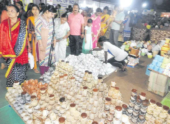 ସ୍ୱଦେଶୀ ମେଳାରେ ଜମୁଛି ଭିଡ଼