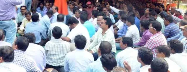 ୪୮୮ କଲେଜ କର୍ମଚାରୀଙ୍କୁ ଅଣଦେଖା; ମୁଖ୍ୟମନ୍ତ୍ରୀଙ୍କ ହସ୍ତକ୍ଷେପ ଦାବି