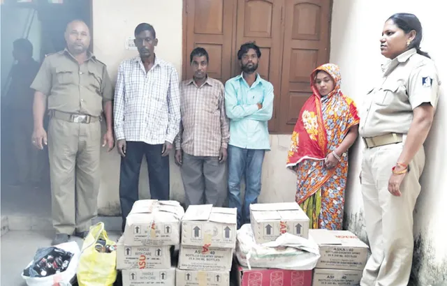 ଗାନ୍ଧୀ ଜୟନ୍ତୀରେ ଅବକାରୀ ସ୍କ୍ଵାଡ୍‌ର ଚଢ଼ଉ: ୭ ଚୋରା ମଦ ବେପାରୀ ଗିରଫ