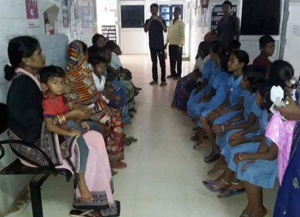 ମଧ୍ୟାହ୍ନ ଭୋଜନରେ ଝିଟିପିଟି: ବିଷାକ୍ତ ଖାଦ୍ୟ ଖାଇ ୨୨ ଛାତ୍ରଛାତ୍ରୀ ଅସୁସ୍ଥ, ହସ୍ପିଟାଲରେ ଭର୍ତ୍ତି