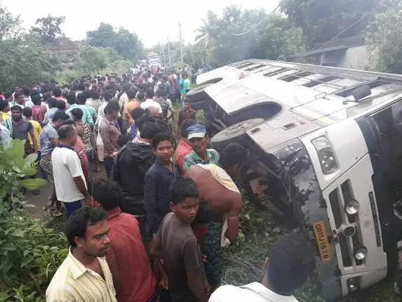 ବାଇକକୁ ଧକ୍କା ଦେଇ ଓଲଟିଲା ସରକାରୀ ବସ୍‌