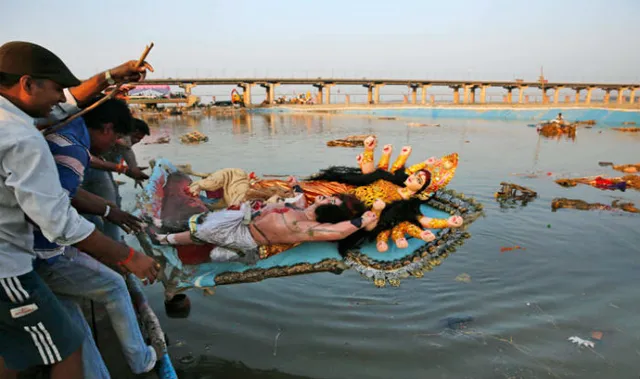 ଦିଲ୍ଲୀରେ ଦୁର୍ଗା ପ୍ରତିମା ବିସର୍ଜନବେଳେ ୭ଜଣ ବୁଡ଼ି ମରିଥିବା ଆଶଙ୍କା