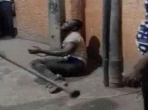 ଖୁଣ୍ଟରେ ବାନ୍ଧି ନାଇଜେରୀୟ ଯୁବକଙ୍କୁ ମାଡ଼, ସାମ୍ନାକୁ ଆସିଲା ଭିଡିଓ