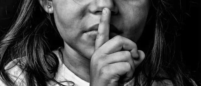 ସୋସିଆଲ୍‌ ମିଡିଆରେ ମହିଳା ବଖାଣୁଛନ୍ତି ନିଜ ସହ ହୋଇଥିବା ଯୌନ ହିଂସାର କାହାଣୀ!