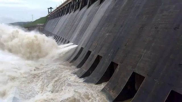 ହୀରାକୁଦର ୨ ଗେଟ୍‌ ଖୋଲିଲା