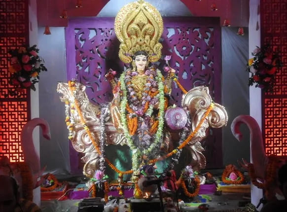 ଖାରବେଳ ନଗର ଲକ୍ଷ୍ମୀପୂଜା କମିଟି ପକ୍ଷରୁ ଆୟୋଜିତ ପୂଜାରେ ମା’ଙ୍କ ମୃଣ୍ମୟୀ ପ୍ରତିମା ।