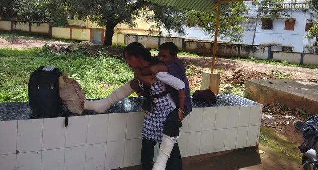 ପତିଙ୍କୁ କାନ୍ଧରେ ଧରି ପତ୍ନୀ ବୁଲିବା ଘଟଣା : ସରକାରଙ୍କ ତଦନ୍ତ ନିର୍ଦେଶ