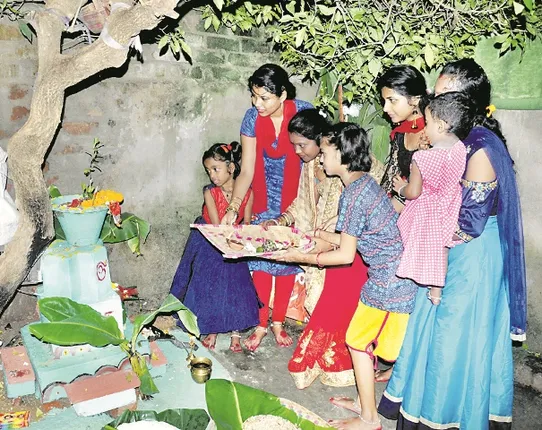 କୁଅାଁର ପୂନେଇଁ ଜହ୍ନ ଗୋ...