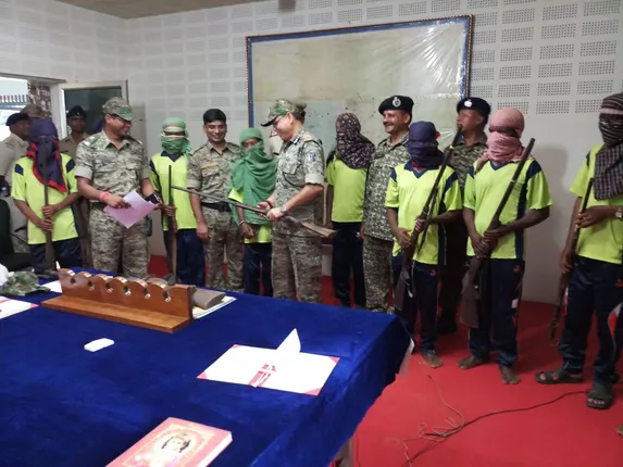 ଛତିଶଗଡ଼ରେ ଆତ୍ମସମର୍ପଣ କଲେ ୯ଜଣ ମାଓବାଦୀ