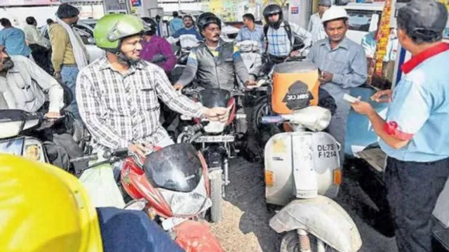 ୮୦ରେ ବେହାଲ୍‌, ଆଗକୁ ପେଟ୍ରୋଲ ହୋଇପାରେ ୧୦୦ଟଙ୍କା! ଜାଣନ୍ତୁ କେମିତି