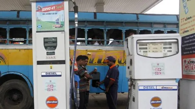 ପେଟ୍ରୋଲ ଦର ଲିଟର ପ୍ରତି କମିଲା ୨.୫୦ ଟଙ୍କା, ଡିଜେଲ ୨.୨୫ ଟଙ୍କା ଶସ୍ତା