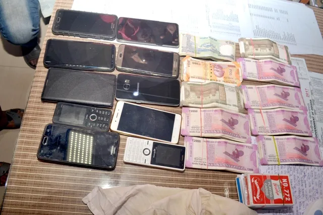 ୩ ଶିଳ୍ପପତିଙ୍କ ସମେତ ୭ ଜଣ ଗିରଫ, ୬ ଲକ୍ଷ ଟଙ୍କା ଜବତ