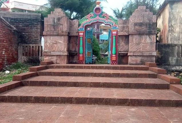 ବିପଦରେ ଅତିବଡ଼ୀଙ୍କ ପୀଠ : ସାତଲହଡ଼ି ମଠରେ ହେବ ୨ ମହଲା କୋଠା