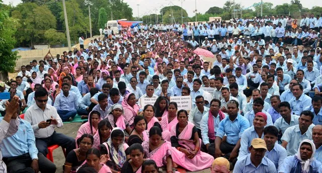 ଶିକ୍ଷକଙ୍କ ଧମକ, ଶୂନ କରିଦେବୁ