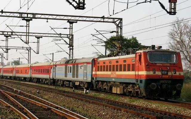 ଟ୍ରେନ୍‌ରେ ବାଣ ଓ ଦହନଶୀଳ ପଦାର୍ଥ ପରିବହନ ନିଷିଦ୍ଧ